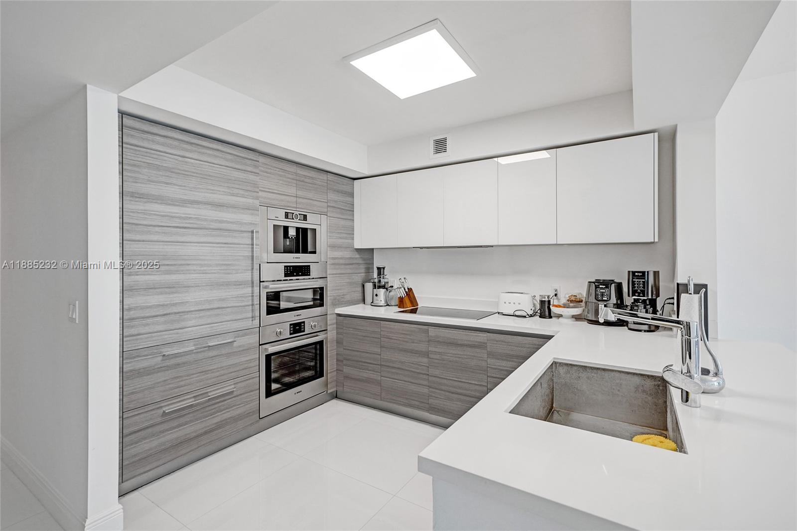 PARQUE TOWERS CONDO - Residential Lease