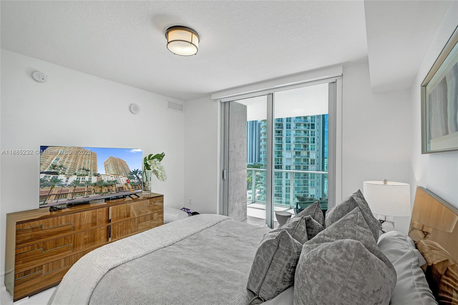 PARQUE TOWERS CONDO - Residential Lease