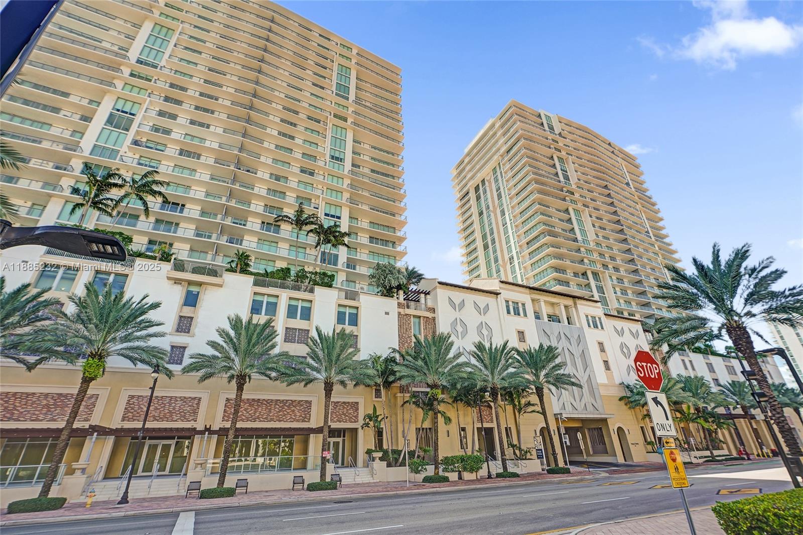 PARQUE TOWERS CONDO - Residential Lease