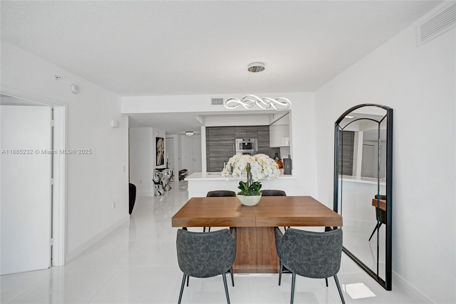 PARQUE TOWERS CONDO - Residential Lease