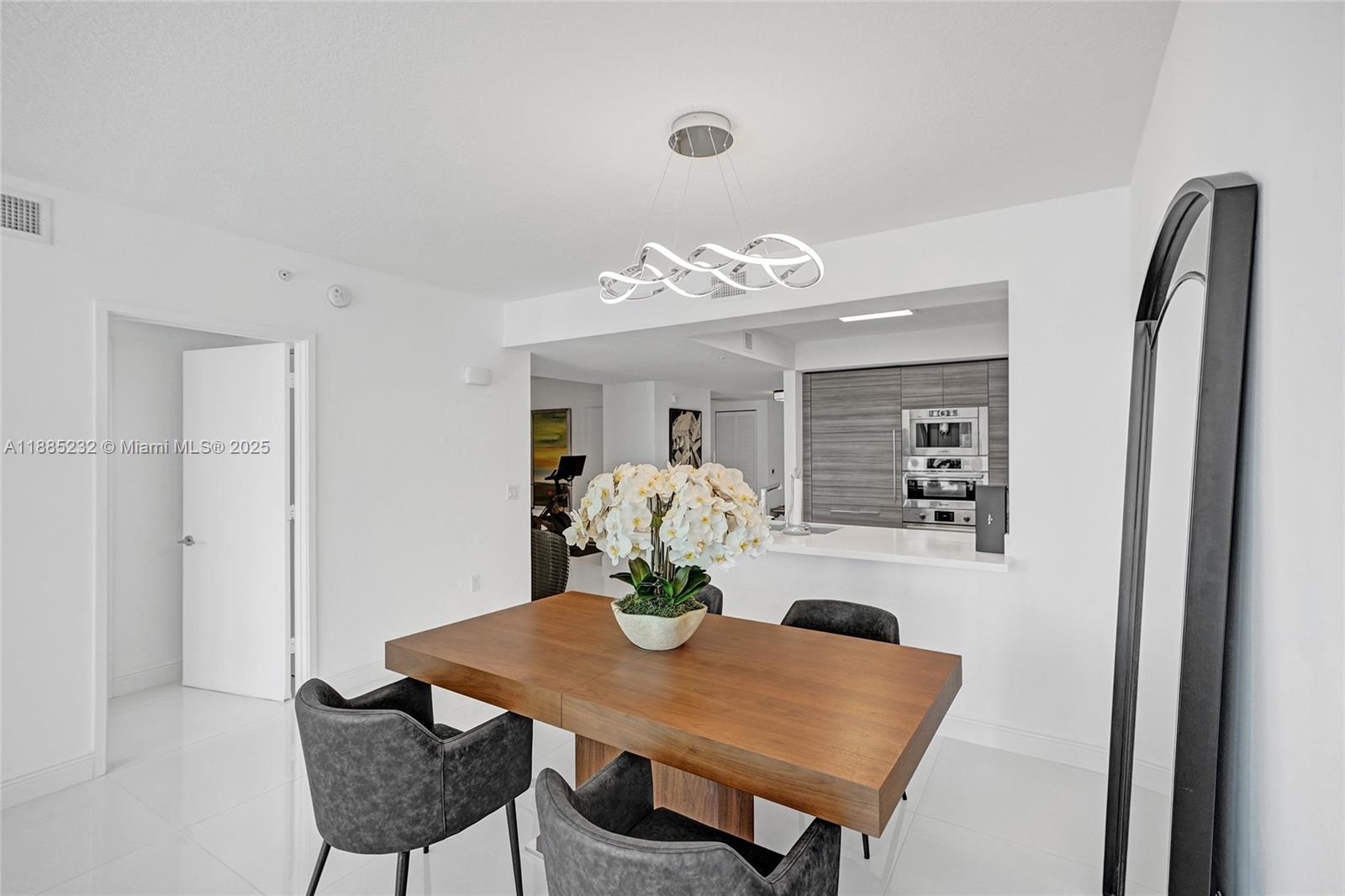 PARQUE TOWERS CONDO - Residential Lease