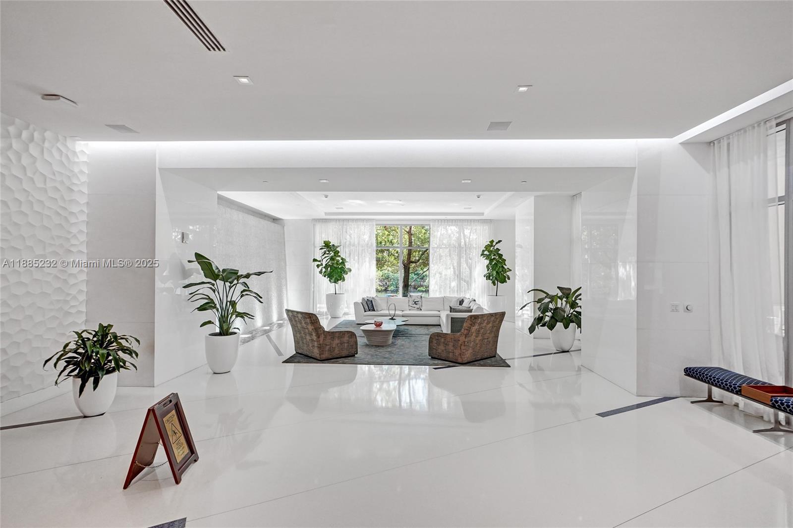 PARQUE TOWERS CONDO - Residential Lease