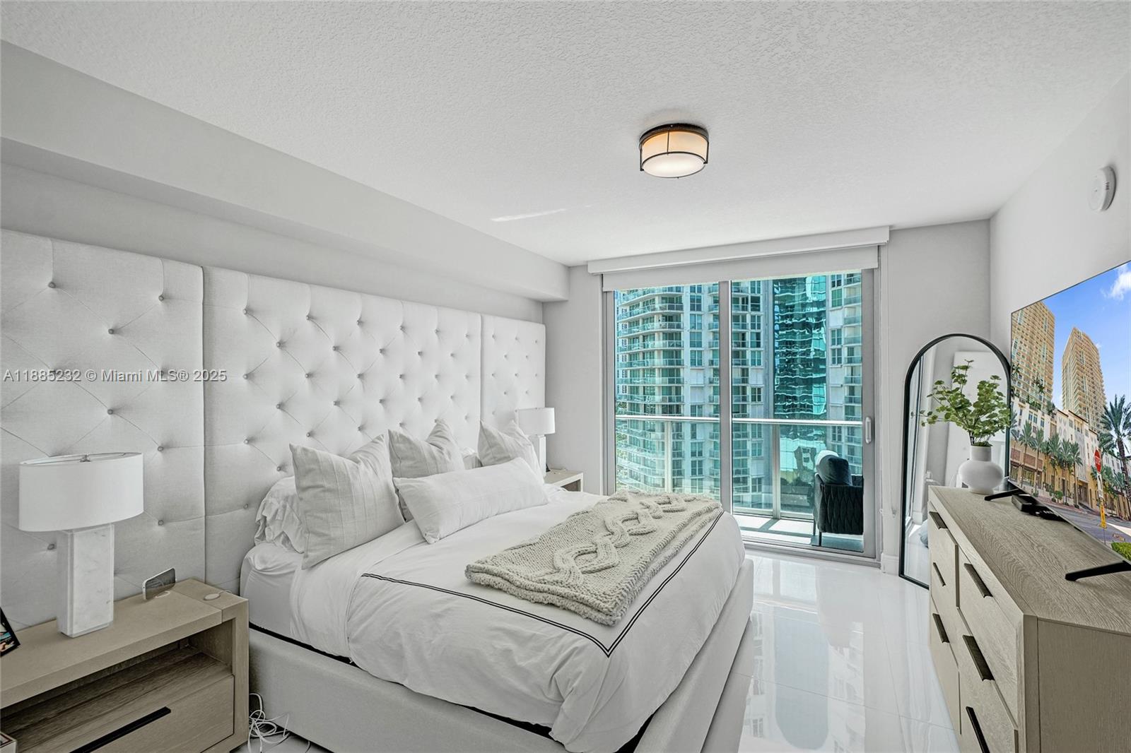 PARQUE TOWERS CONDO - Residential Lease