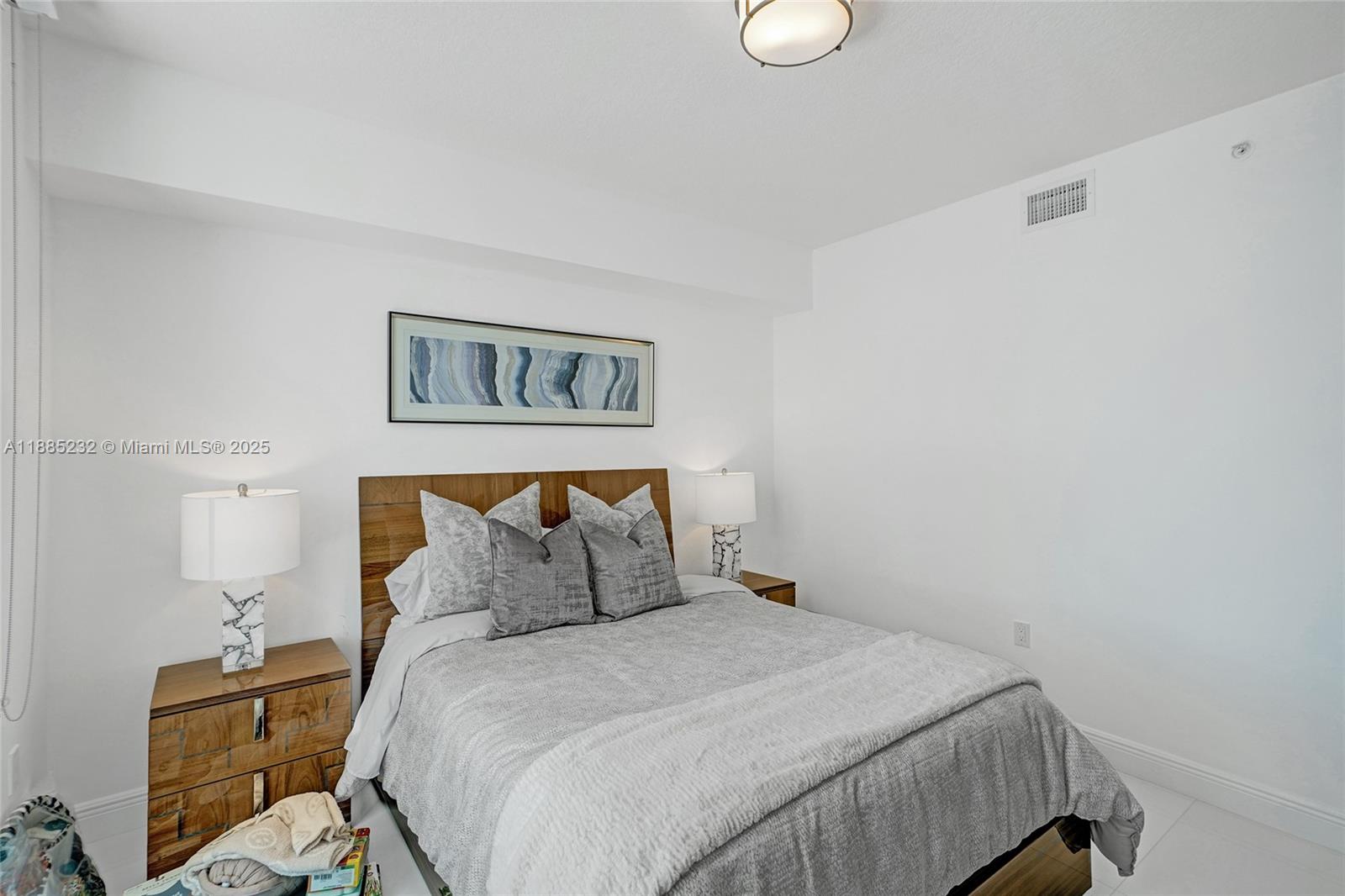 PARQUE TOWERS CONDO - Residential Lease