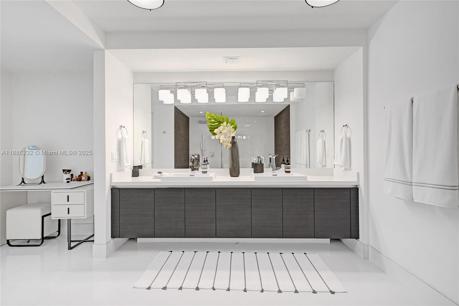 PARQUE TOWERS CONDO - Residential Lease