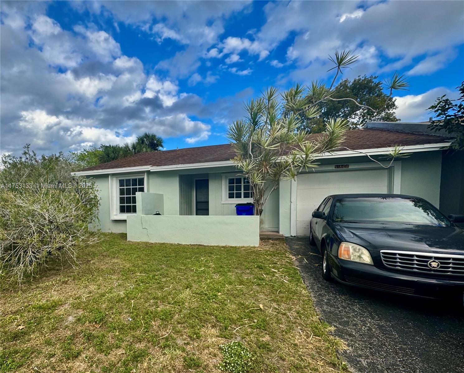 REDUCED TO SELL...DON'T MISS THE OPPORTUNITY TO FINISH UPDATING THIS LOVELY 2 BEDROOM 2 BATH HOME WITH DEN (POTENTIAL 3RD BEDROOM) AND SINGLE CAR GARAGE. HOME HAS SOME RECENT UPGRADES INCLUDING NEWER KITCHEN WITH STAINLESS STEEL APPLIANCES, IMPACT GLASS SLIDER DOOR AND LARGE EXTERIOR WINDOW AND ONE BATHROOM COMPLETELY RENOVATED. THIS HOME HAS LOADS OF POTENTIAL TO COMPLETE AND MAKE YOUR OWN FINAL FINISHES. THIS HOME HAS A FENCED IN PORCH WITH DECKING FOR PRIVACY AND OUTDOOR ENTERTAINING. THIS IS A SOUGHT OUT CORNER HOME ON THE STREET FOR EXTRA GREENERY TO ENJOY. LOW QUARTERLY HOA DUES WITH CLUB HOUSE, GYM, TENNIS COURT AND COMMUNITY POOL.