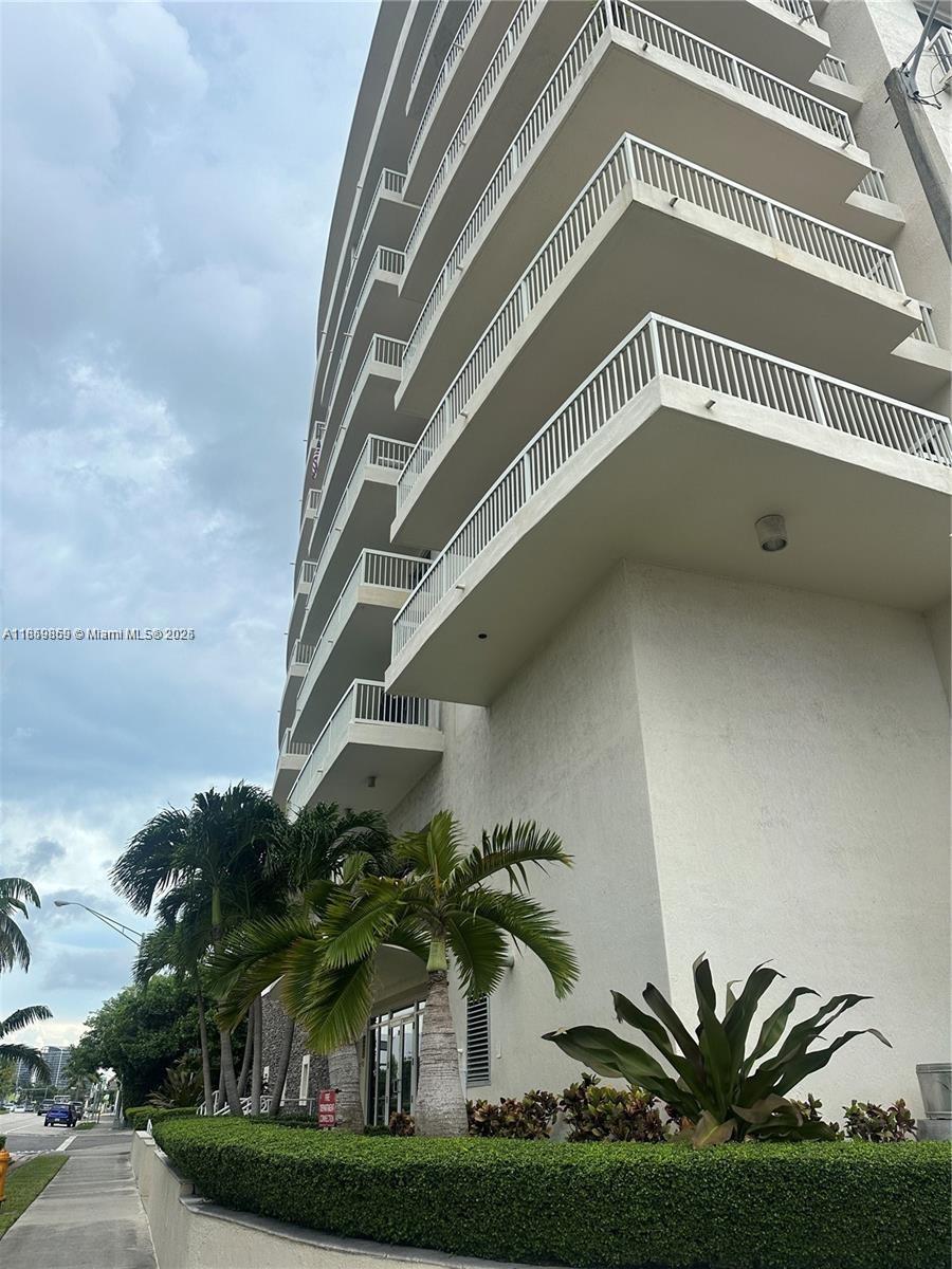 GROVE WAY CONDO - Residential