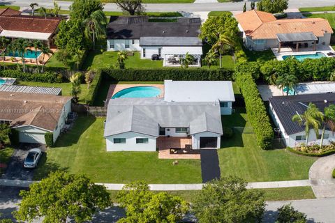 Single Family Residence in Miami FL 10510 99th St.jpg