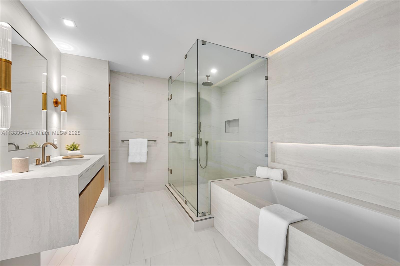 CASAMAR - Residential Lease