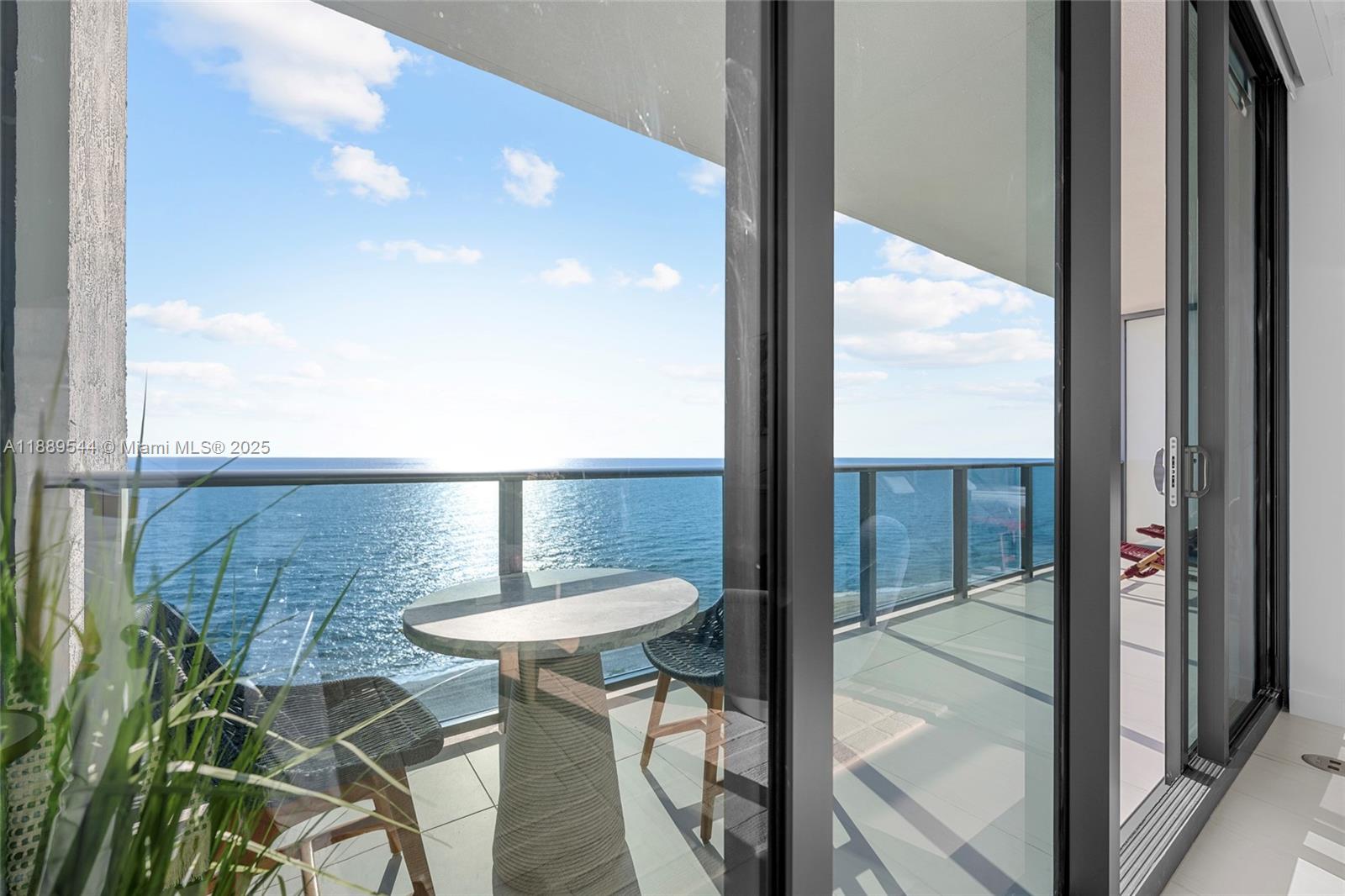 CASAMAR - Residential Lease