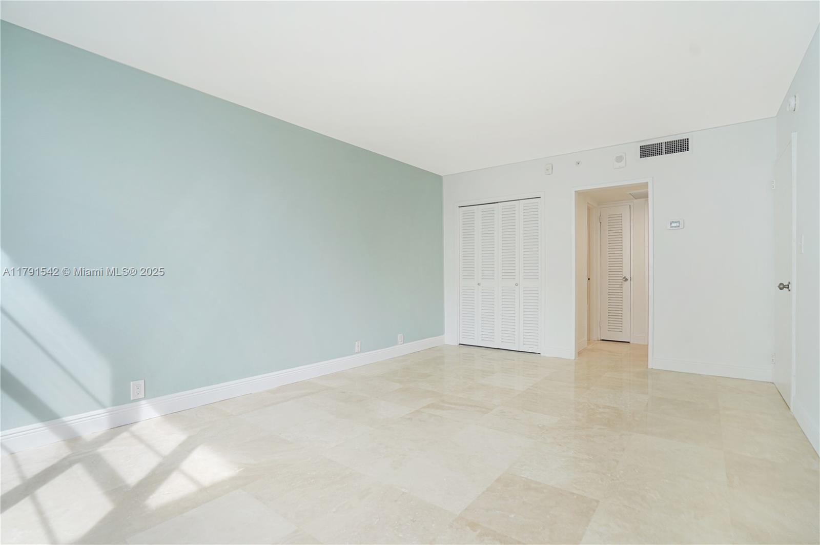 5101 Collins Ave 14L