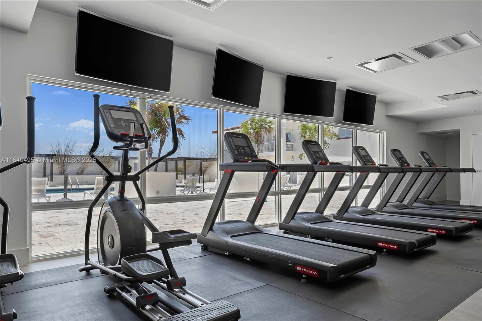 ISLANDS AT DORAL 1ST ADDI - Residential