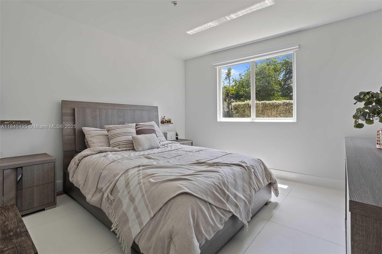 ISLANDS AT DORAL 1ST ADDI - Residential