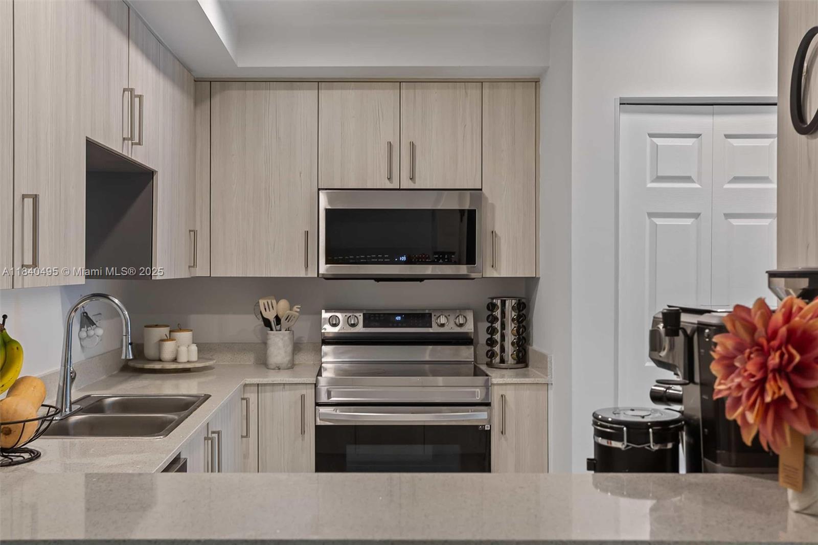 ISLANDS AT DORAL 1ST ADDI - Residential