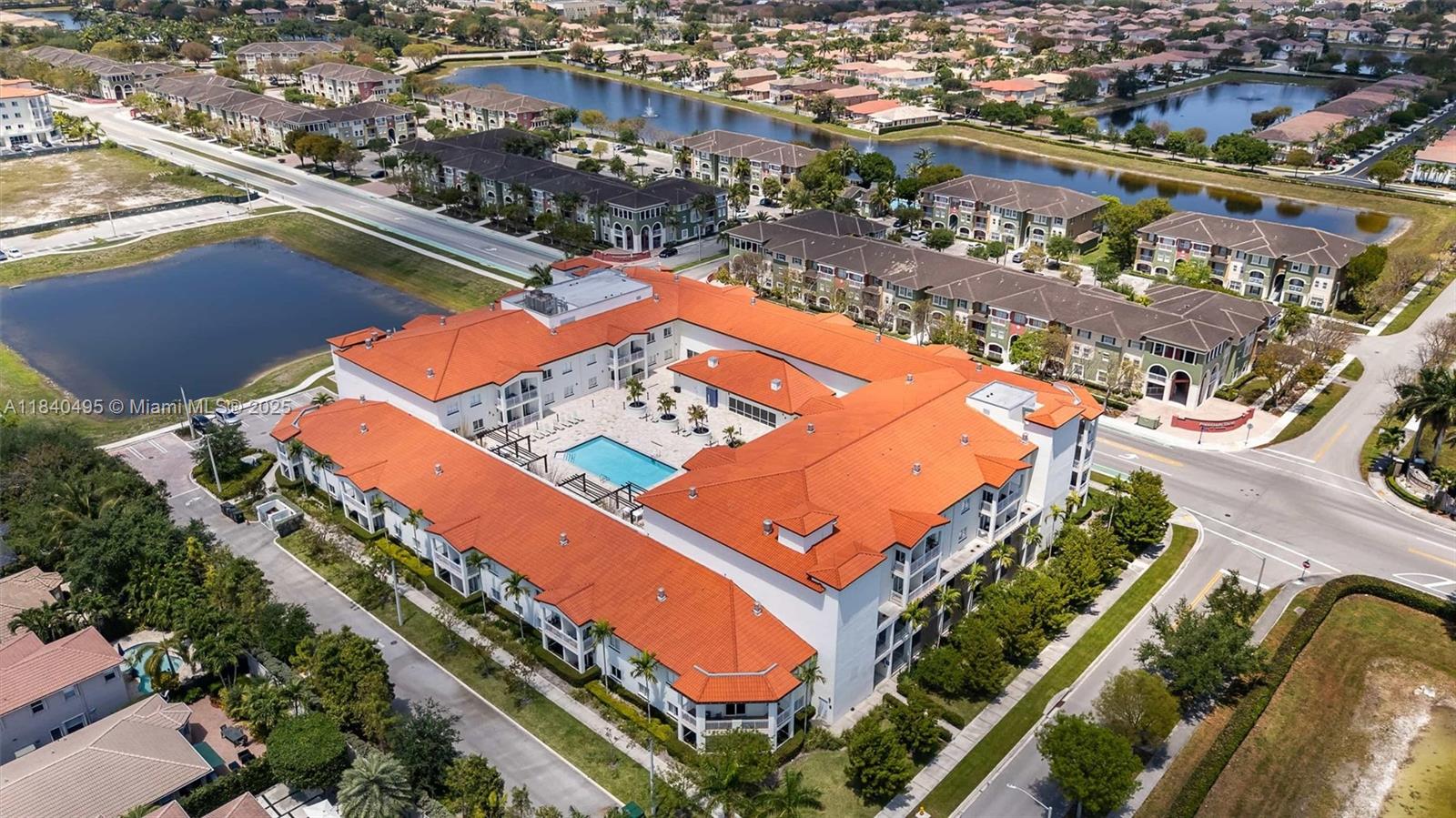 ISLANDS AT DORAL 1ST ADDI - Residential