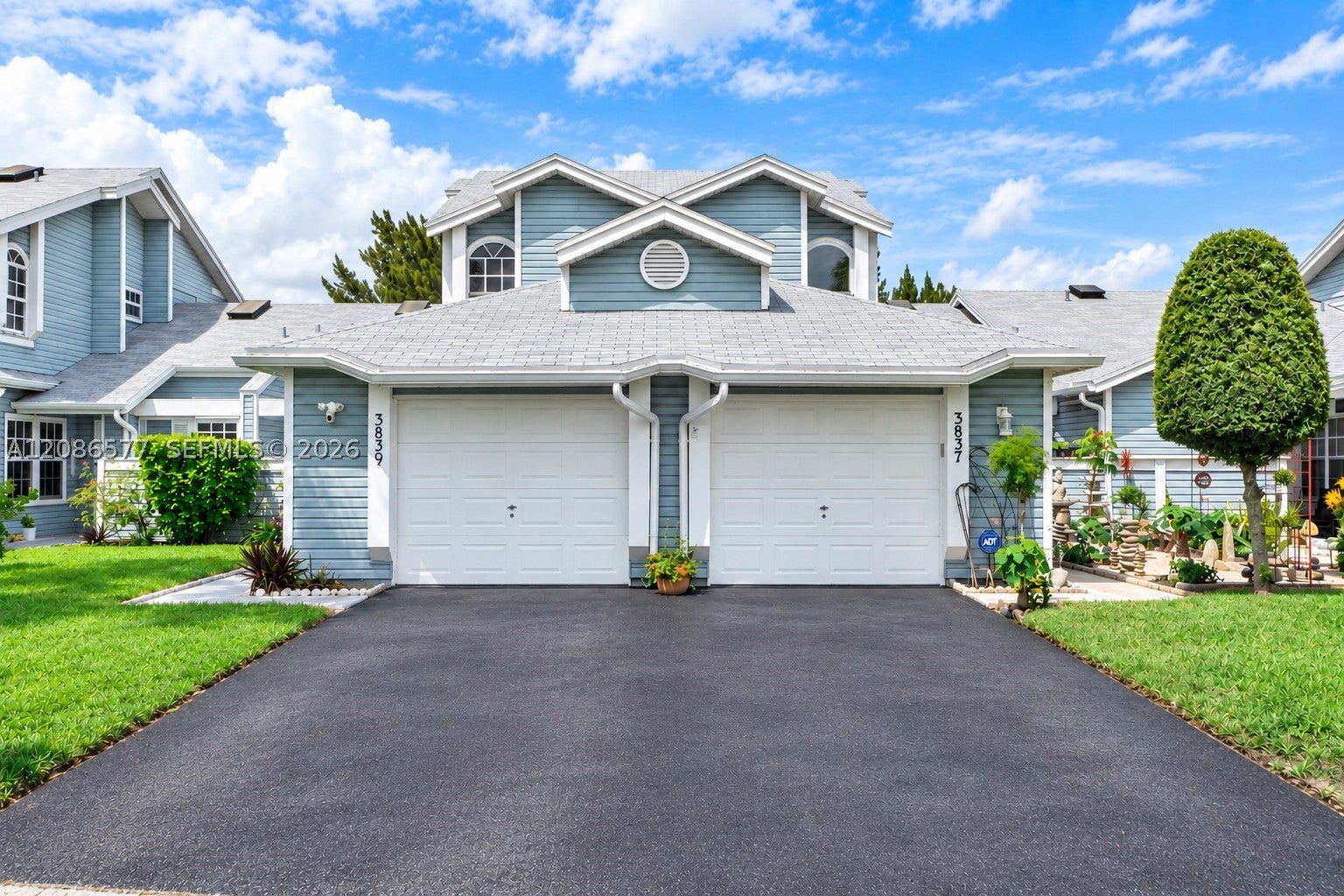 3839 Island Club Cir