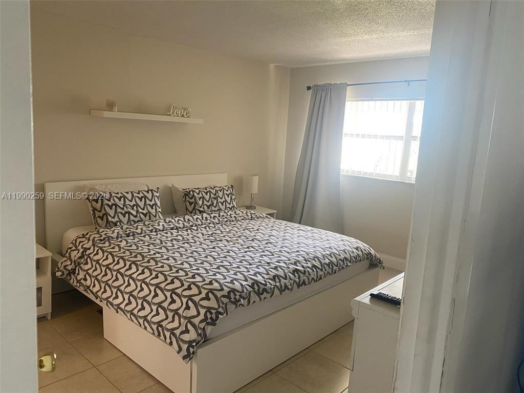 HILLCREST COUNTRY CLUB AP - Residential Lease