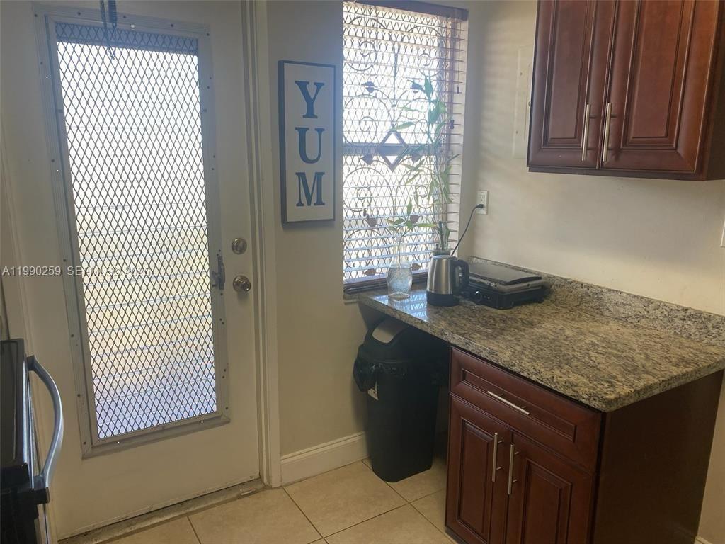 HILLCREST COUNTRY CLUB AP - Residential Lease