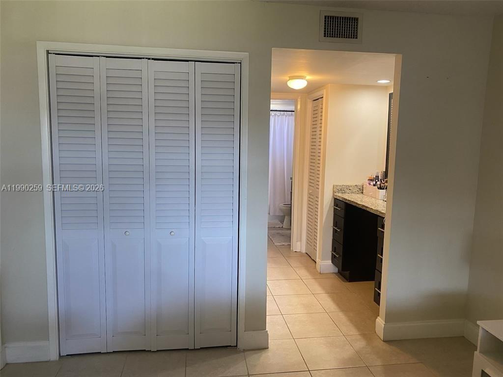 HILLCREST COUNTRY CLUB AP - Residential Lease