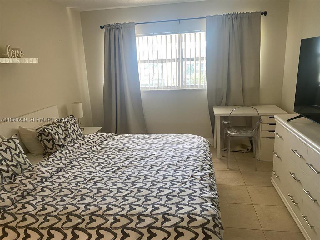 HILLCREST COUNTRY CLUB AP - Residential Lease