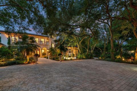 A home in Pinecrest