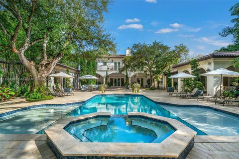 A home in Pinecrest