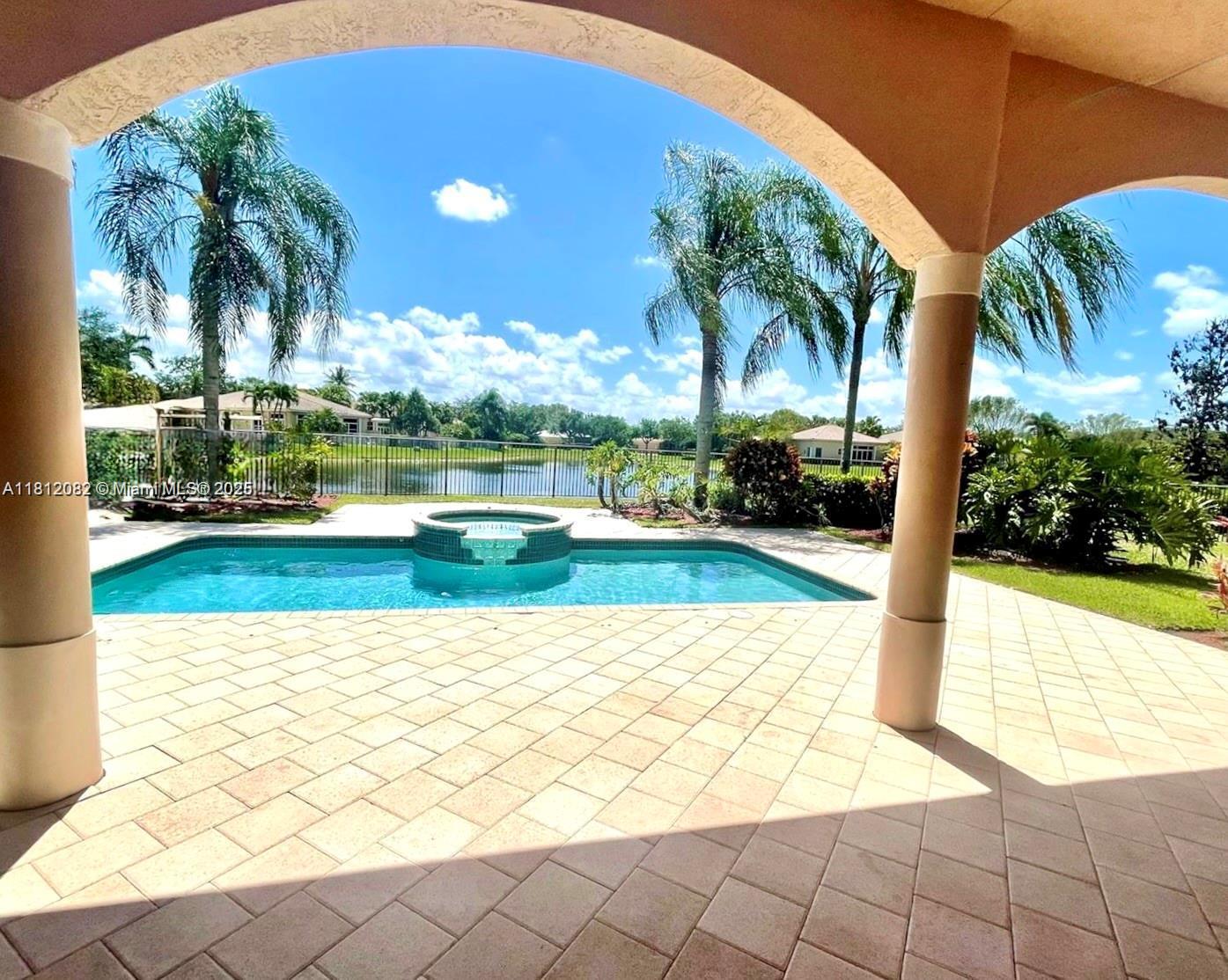 2547 Montclaire Cir 2547