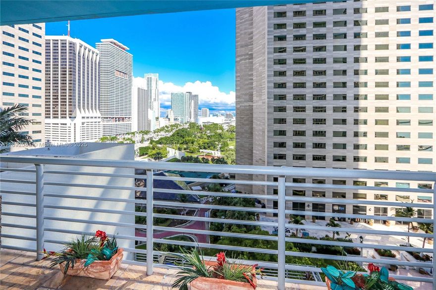 Unique 2 bedrooms 2 baths furnished condo in the heart of Miami. Condo has Italian kitchen cabinets, granite countertops, marble bath countertop, with wood floors throughout and a Key West, Tommy Bahama inspired infusion. Bldg amenities incl: 2 swimming pools, 2 fitness centers, 2 party rooms, Jacuzzi, Sauna, Conf. Rm. 24 hrs, security, valet, and concierge. Centrally located within walking distance to Arena, Performance Ctr.