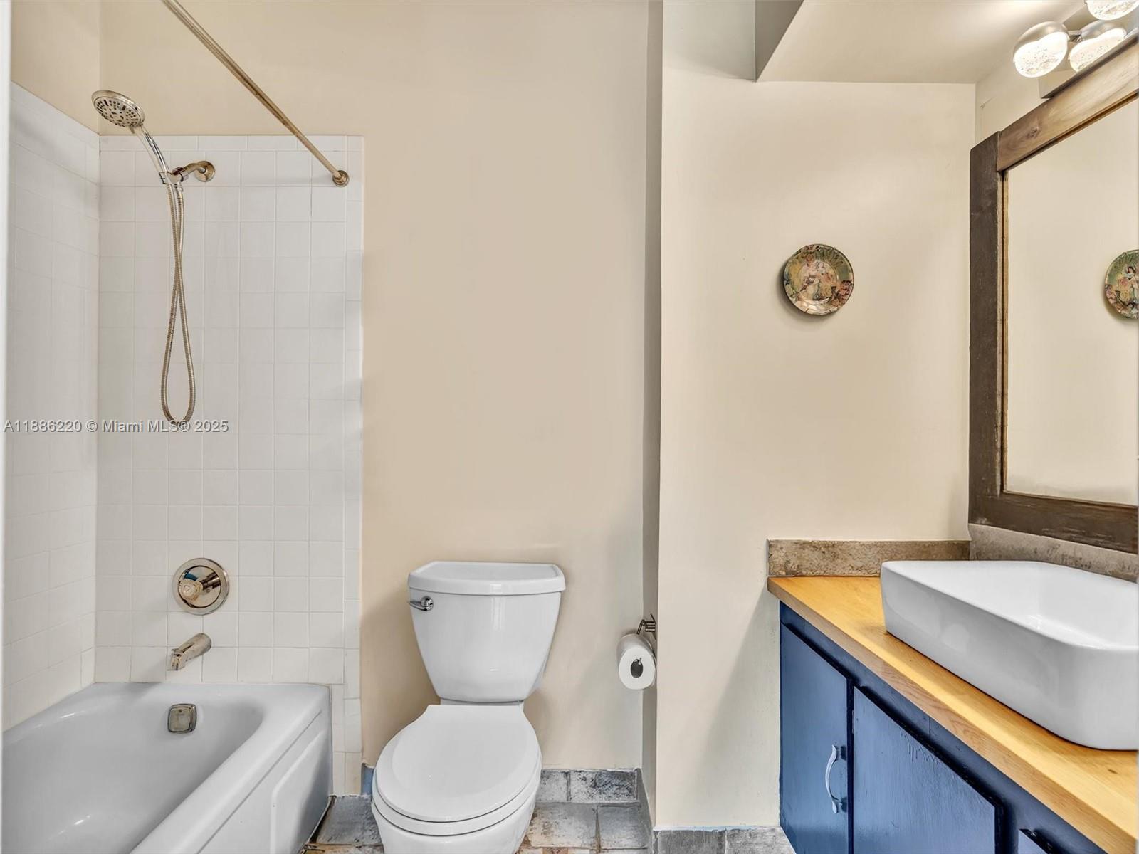 KILLIAN PINES TOWNHOUSES - Residential