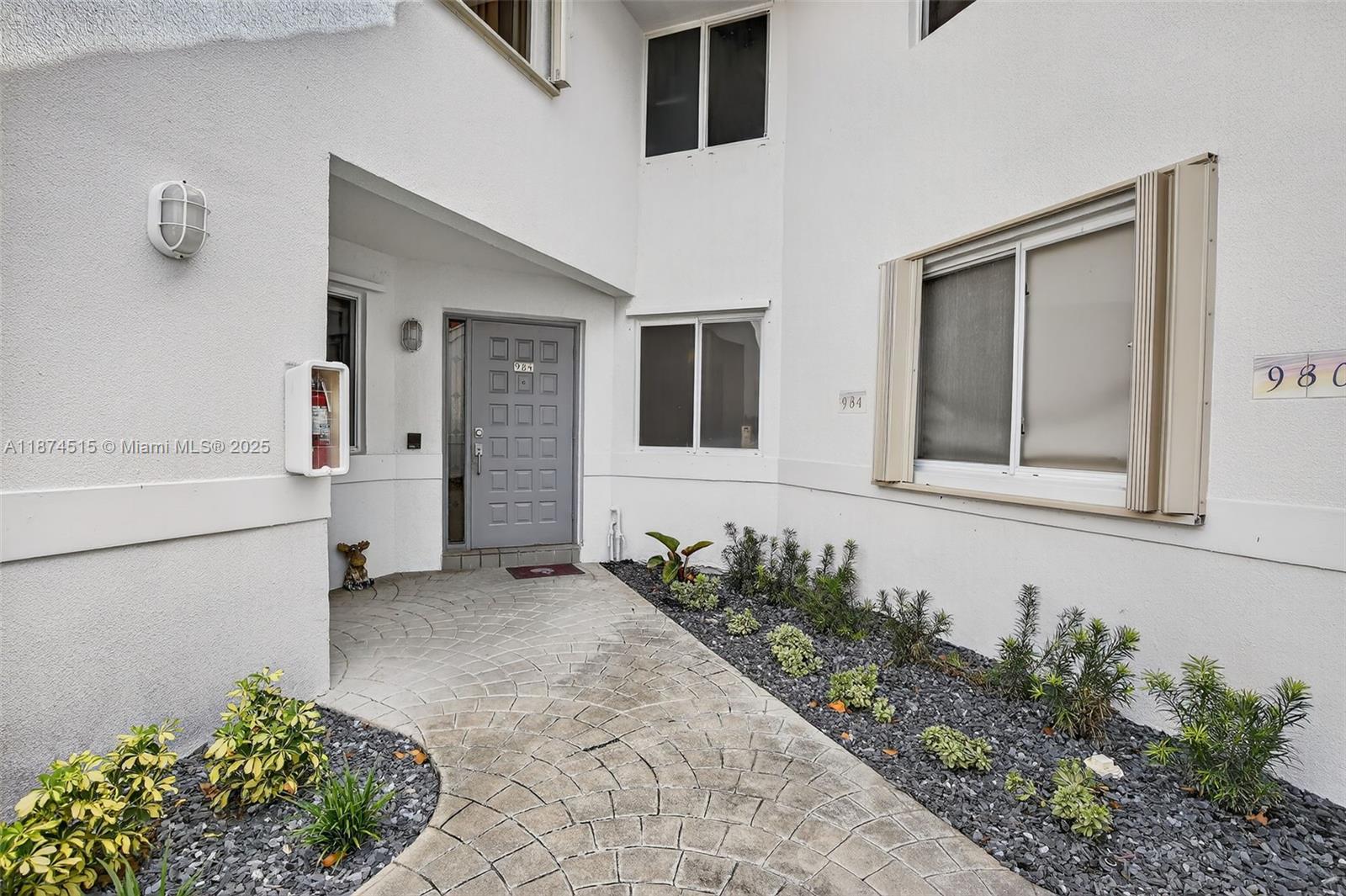 984 NW 93rd Ave 984