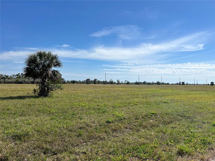 Development Opportunity – A Buildable Lot Near Boca Grande
An excellent opportunity to build a single-family home on a 7,500 sq ft lot.
There are three additional adjacent lots for sale: two 7,500 sq ft lots and one oversized corner lot. Located in the growing Rotonda Villas community with a very low HOA fee. Just minutes from Boca Grande beaches, shopping, dining, Coral Creek Airport, and the Boca Grande Sandbar. Public water is available.