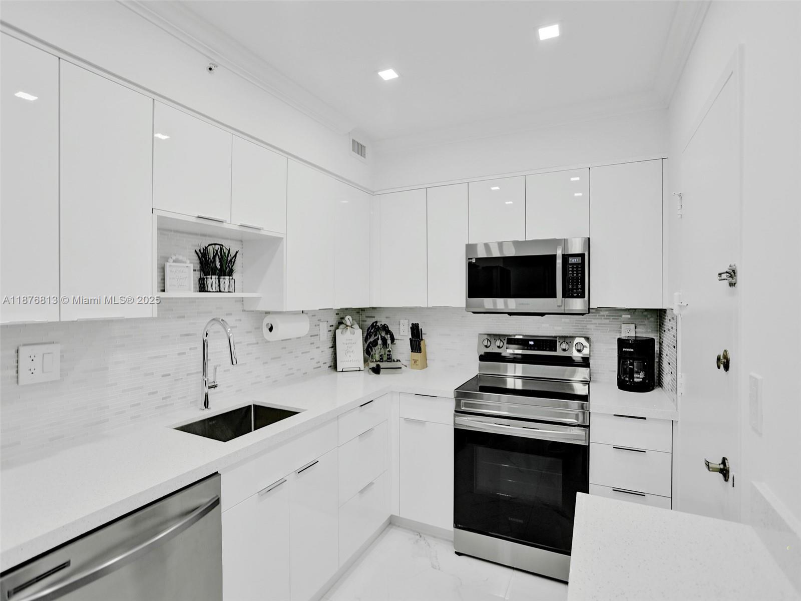 WAVE CONDO - Residential Lease