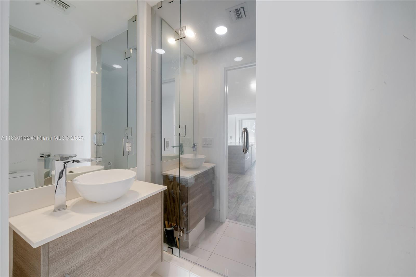 PARAISO BAY CONDO - Residential