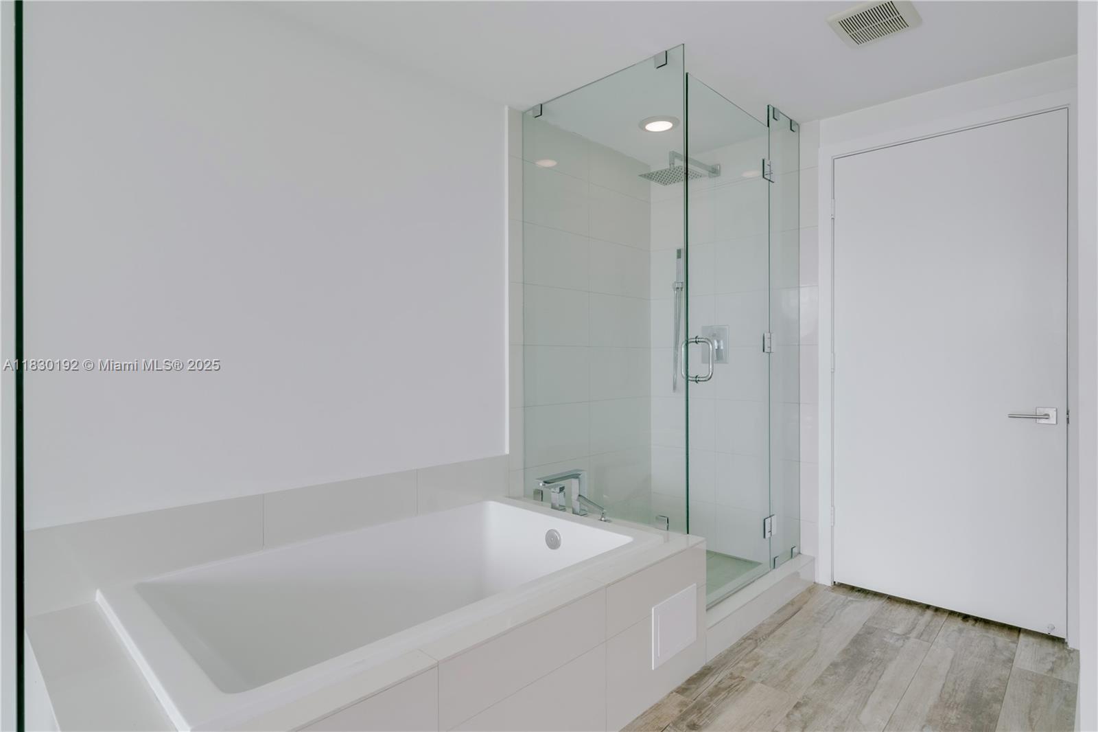 PARAISO BAY CONDO - Residential