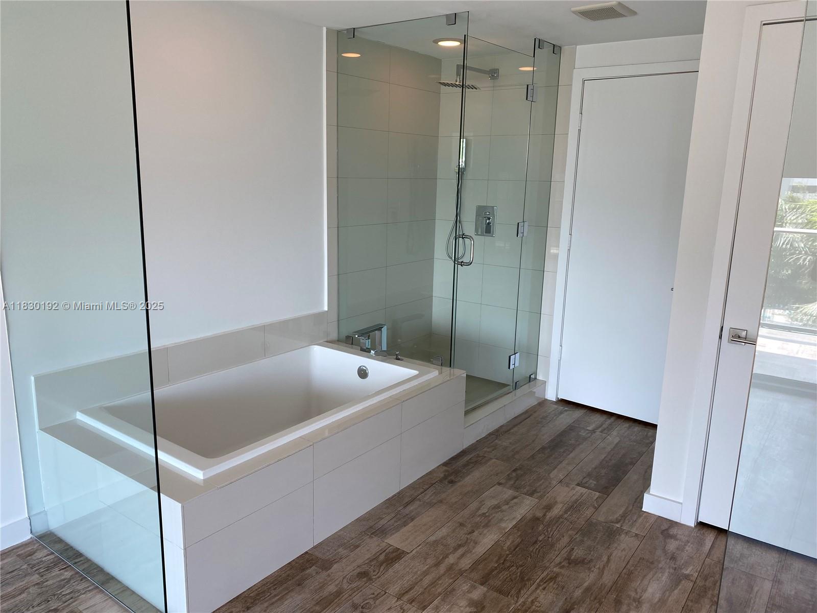 PARAISO BAY CONDO - Residential