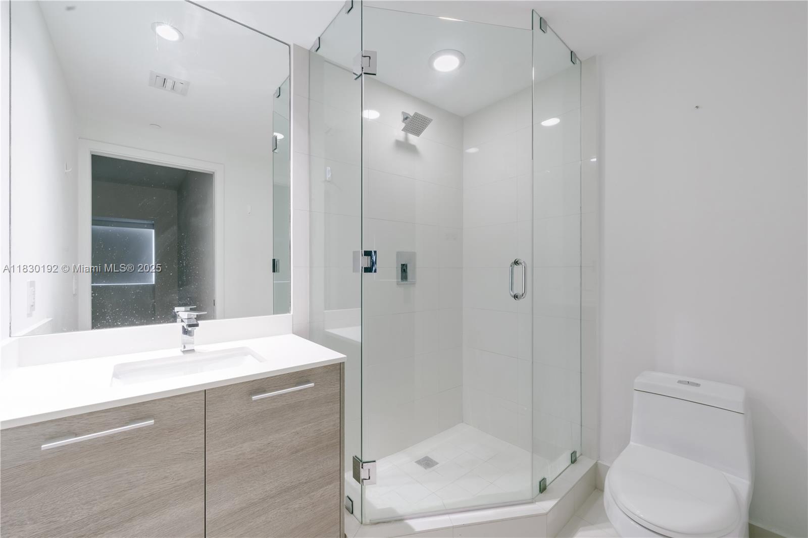 PARAISO BAY CONDO - Residential