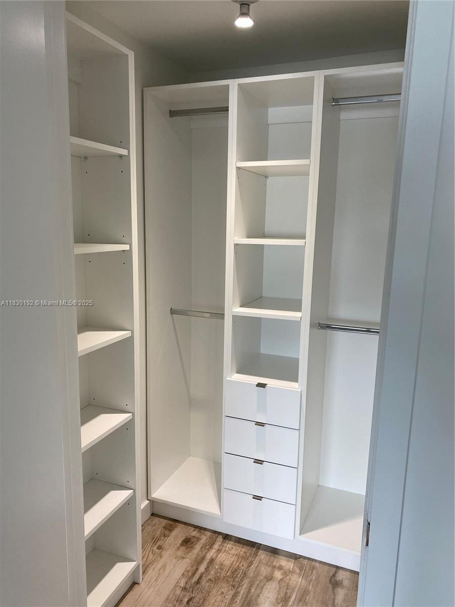 PARAISO BAY CONDO - Residential