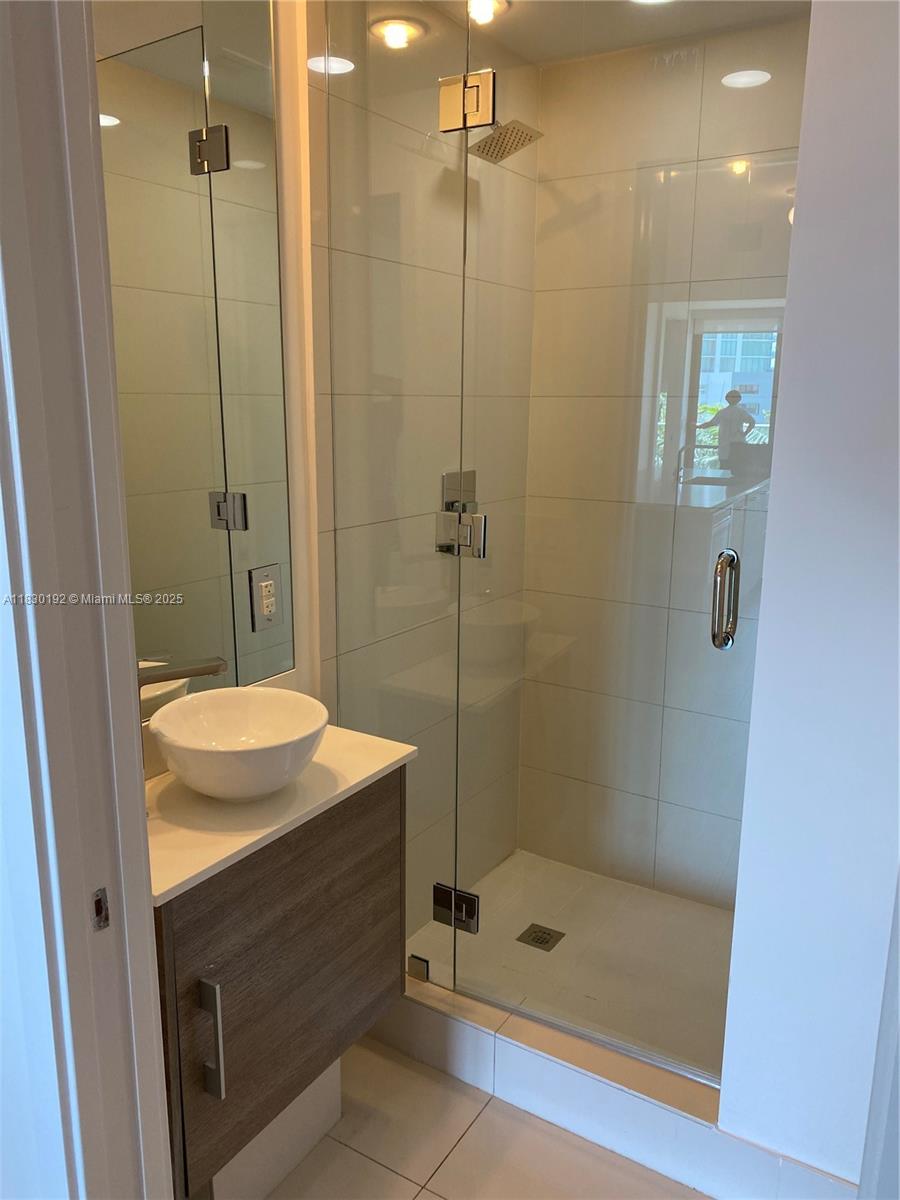 PARAISO BAY CONDO - Residential