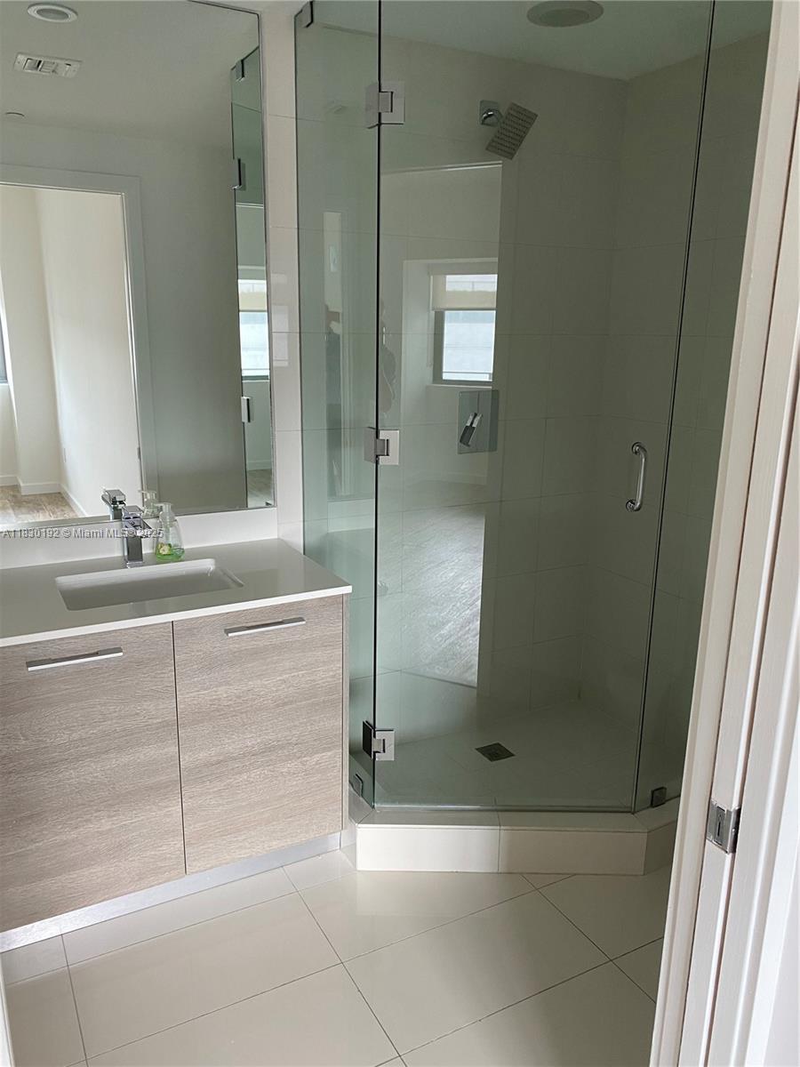 PARAISO BAY CONDO - Residential