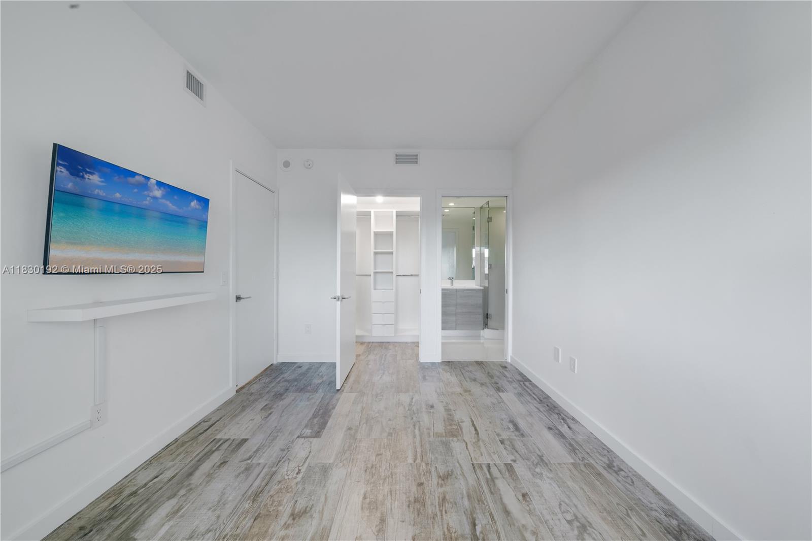 PARAISO BAY CONDO - Residential