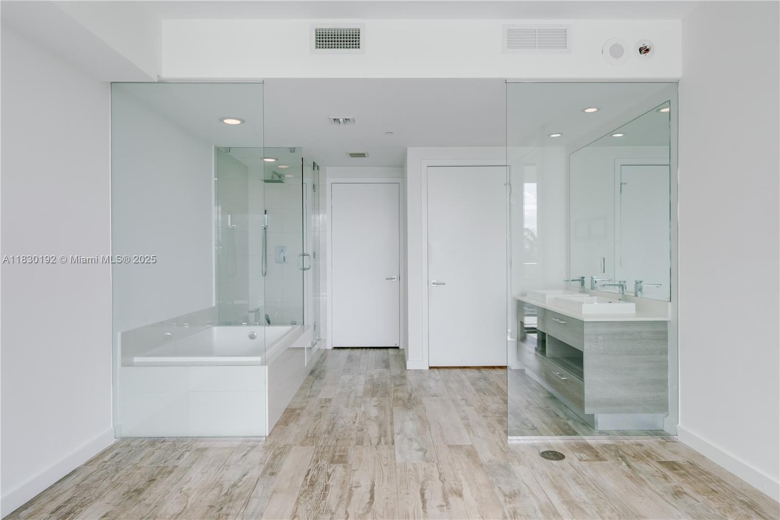 PARAISO BAY CONDO - Residential