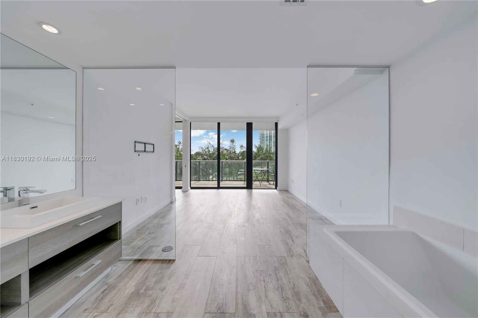 PARAISO BAY CONDO - Residential