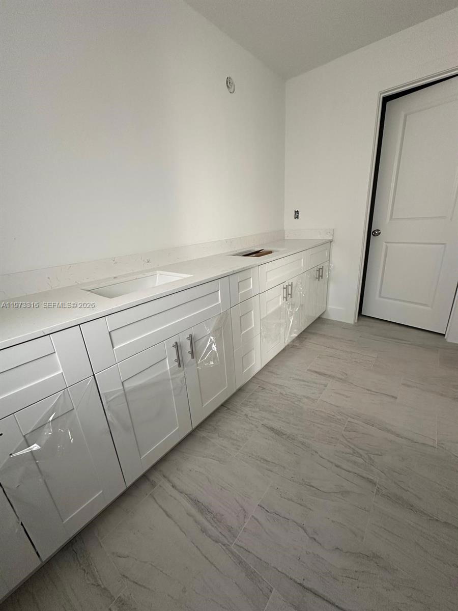 VERO LAKE ESTATES UNIT H- - Residential