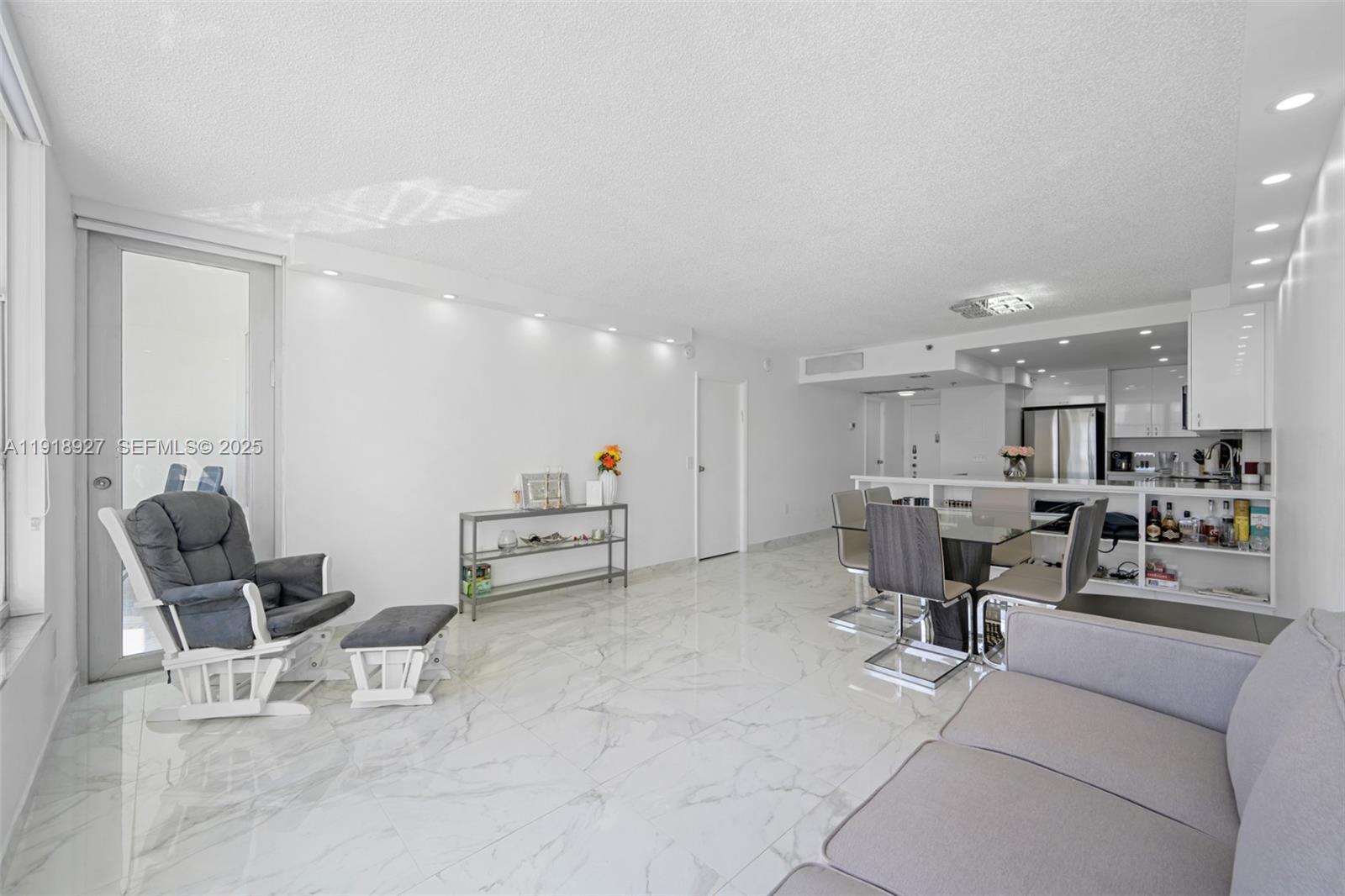 4101 Pine Tree Dr 919, Miami Beach, FL, 33140/$645,000 3 4101 Pine Tree Dr 919