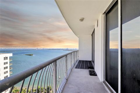 1750 N Bayshore Dr 3905 Miami FL 33132