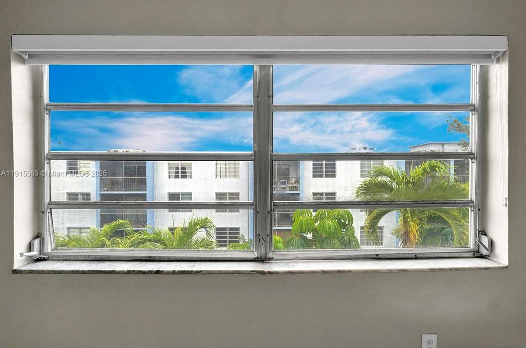 WINDWARD CONDO - Residential