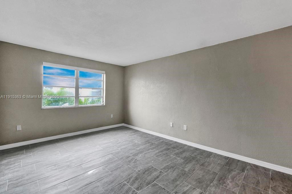 WINDWARD CONDO - Residential