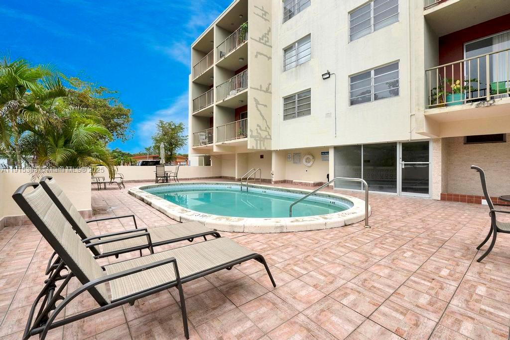 WINDWARD CONDO - Residential