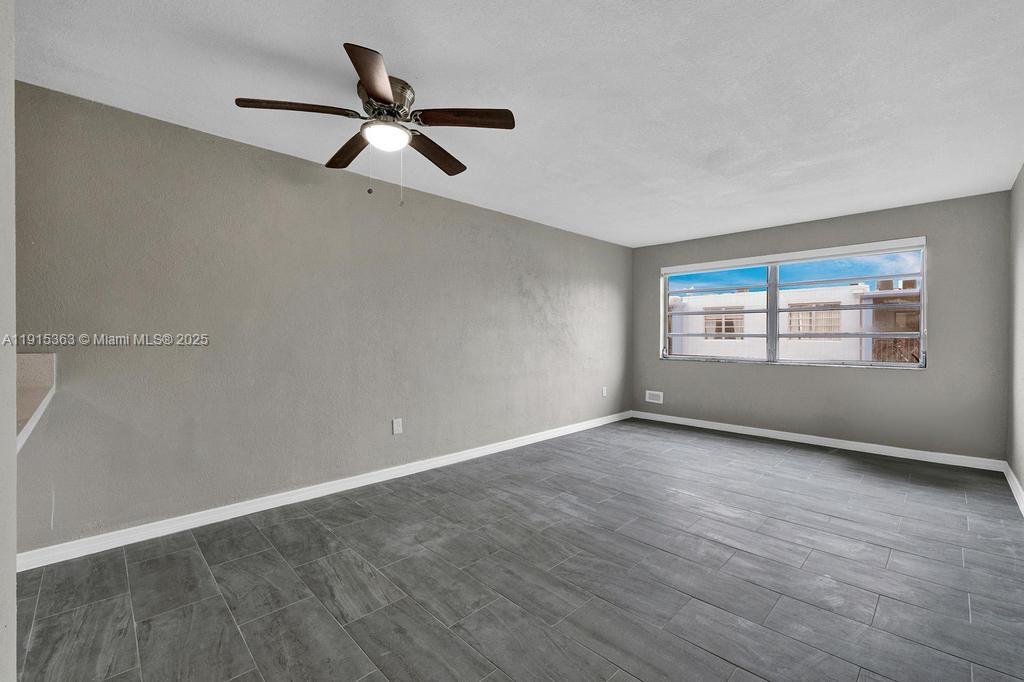 WINDWARD CONDO - Residential