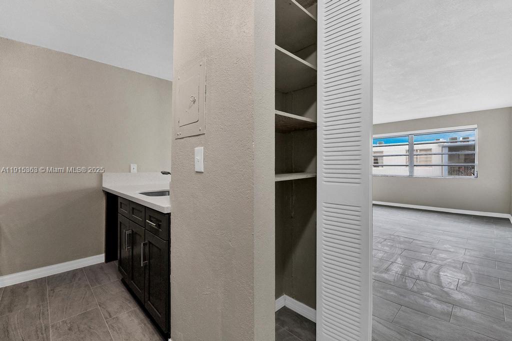 WINDWARD CONDO - Residential